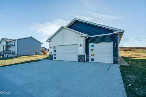 407 Cobblestone Loop SW, Mandan, ND 58554 photo 38