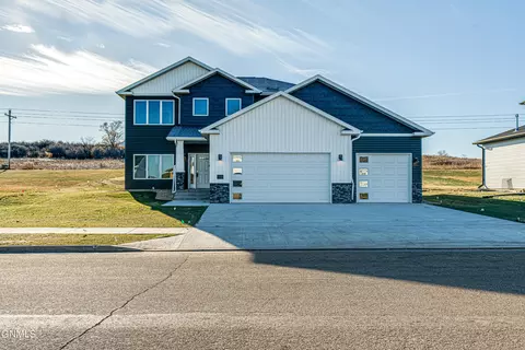 407 Cobblestone Loop SW, Mandan, ND 58554 photo 34