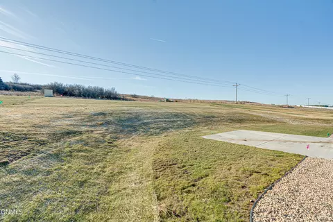 407 Cobblestone Loop SW, Mandan, ND 58554 photo 49