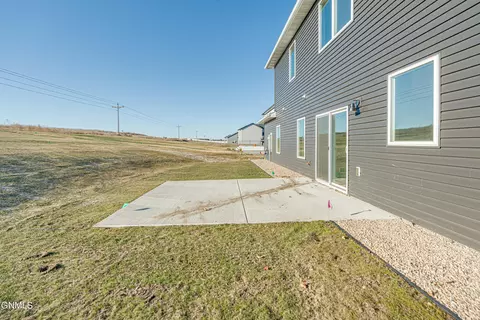 407 Cobblestone Loop SW, Mandan, ND 58554 photo 47
