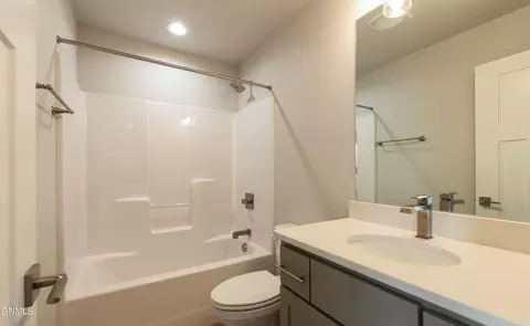407 Cobblestone Loop SW, Mandan, ND 58554 photo 25