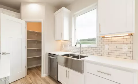 407 Cobblestone Loop SW, Mandan, ND 58554 photo 11