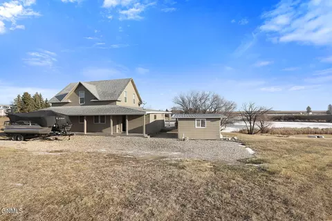 101 Blacktail Dr, Williston, ND 58801