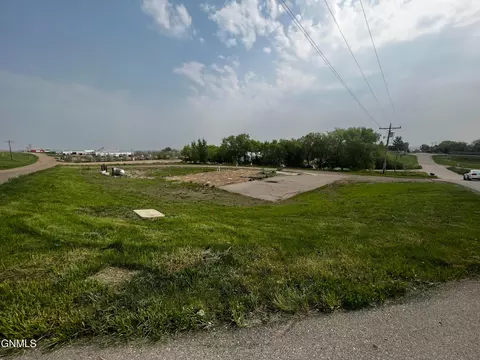 10 72nd St E, Williston, ND 58801