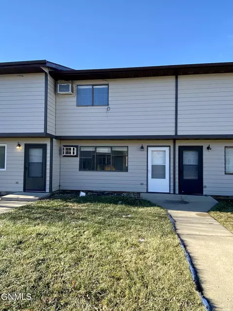 2804 22nd Ave W, Williston, ND 58801