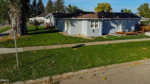 610 10th Ave SW, Mandan, ND 58554