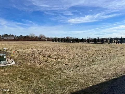 6717 Selland Loop, Bismarck, ND 58503