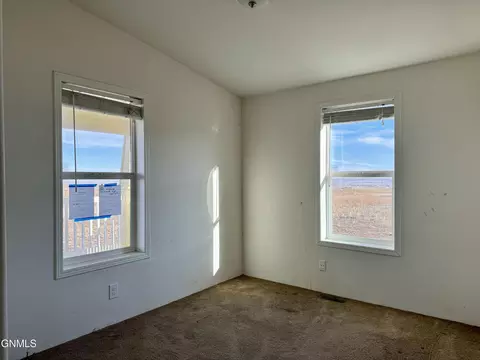13842 Stanley St, Williston, ND 58801 photo 3