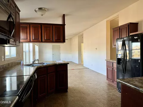 13842 Stanley St, Williston, ND 58801 photo 7