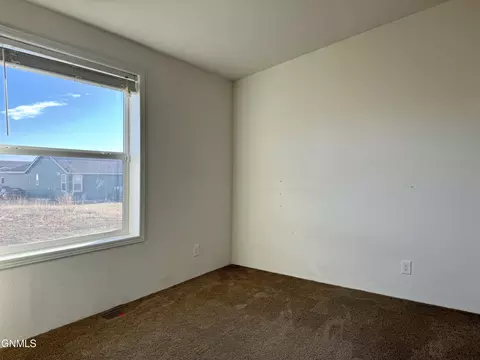 13842 Stanley St, Williston, ND 58801 photo 9