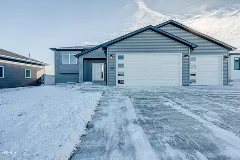 1201 Shires Dr SE, Mandan, ND 58554