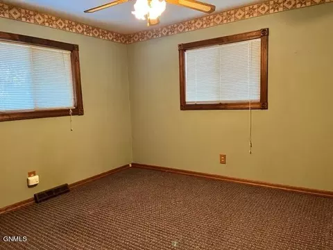 6947 16th St SE, Pingree, ND 58476 photo 28