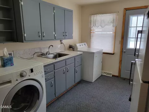 712 Main St W, Ashley, ND 58413 photo 9