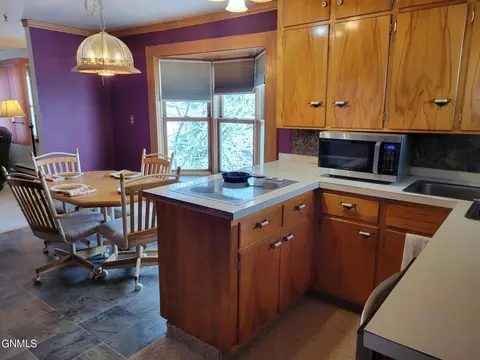 712 Main St W, Ashley, ND 58413 photo 3