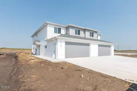 5706 Iron Dr, Bismarck, ND 58503