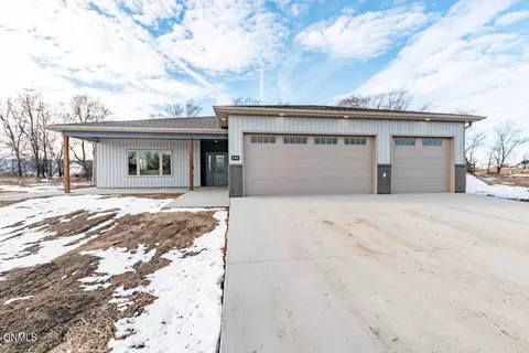 506 Koenig Dr, Bismarck, ND 58504