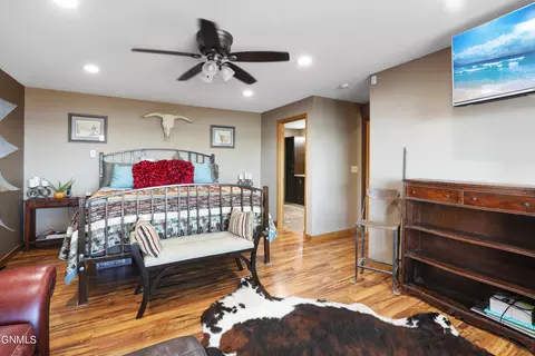 Bedroom - 11916 47th St NW, Epping, ND 58843 photo 2 of 8
