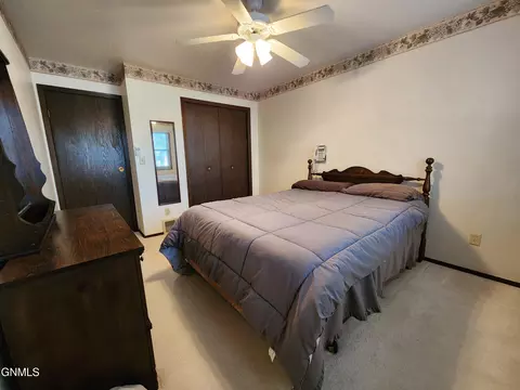 Bedroom - 924 Constitution Dr, Bismarck, ND 58501 photo 2 of 4