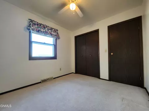 Bedroom - 924 Constitution Dr, Bismarck, ND 58501 photo 1 of 4