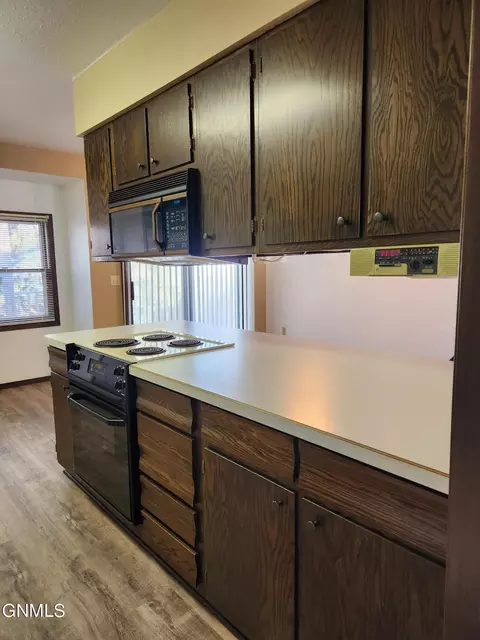 Kitchen - 924 Constitution Dr, Bismarck, ND 58501 photo 4 of 7