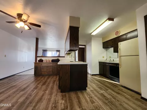 Kitchen - 924 Constitution Dr, Bismarck, ND 58501 photo 6 of 7
