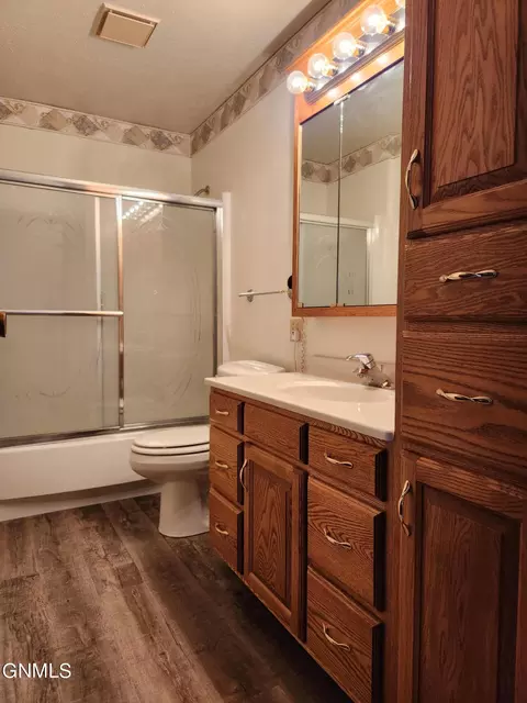 Bath - 924 Constitution Dr, Bismarck, ND 58501 photo 1 of 3