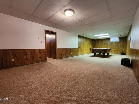 Living - 924 Constitution Dr, Bismarck, ND 58501 photo 4 of 5
