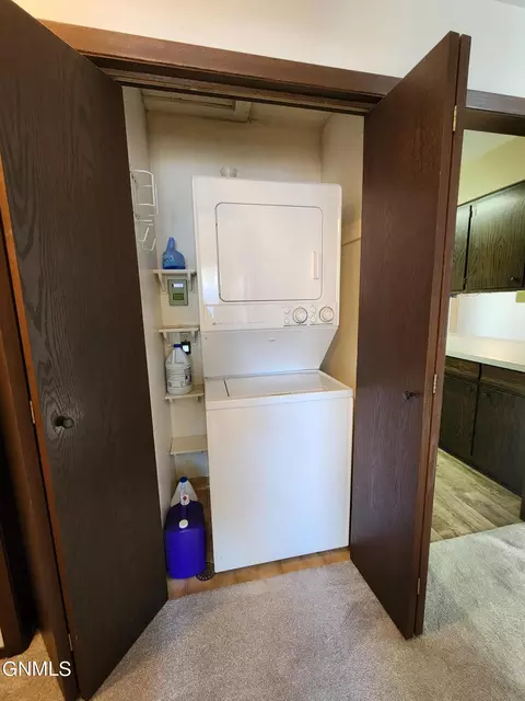 Kitchen - 924 Constitution Dr, Bismarck, ND 58501 photo 7 of 7