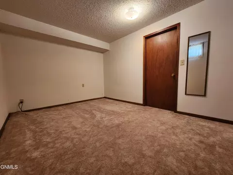 Bedroom - 924 Constitution Dr, Bismarck, ND 58501 photo 4 of 4