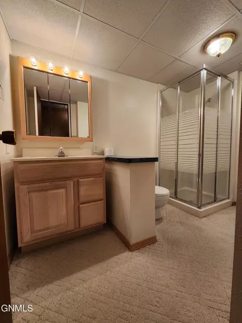 Bath - 924 Constitution Dr, Bismarck, ND 58501 photo 3 of 3