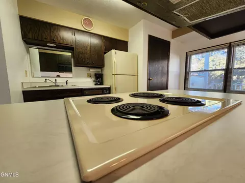 Kitchen - 924 Constitution Dr, Bismarck, ND 58501 photo 2 of 7