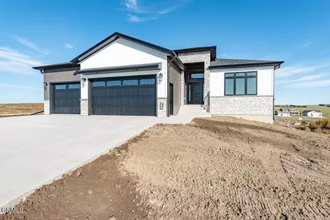 3817 Steel St, Bismarck, ND 58503