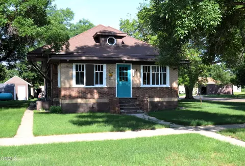 221 1st Ave NW, Hazen, ND 58545