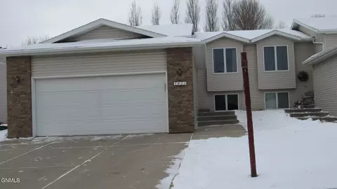 3922 Lockport St, Bismarck, ND 58503