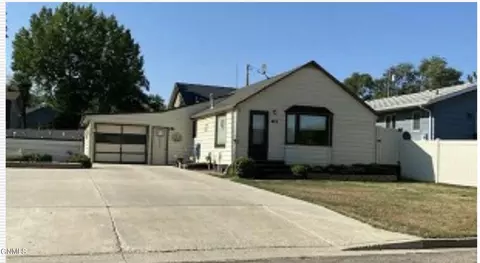 417 2nd St NW, Watford City, ND 58854
