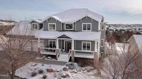 4909 Cornice Dr, Bismarck, ND 58503 photo 2