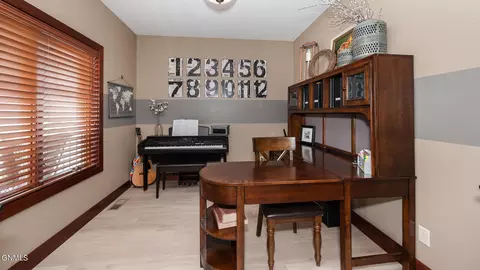 4909 Cornice Dr, Bismarck, ND 58503 photo 9