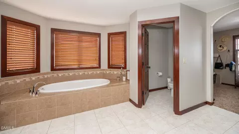 4909 Cornice Dr, Bismarck, ND 58503 photo 37