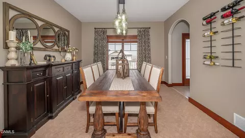 4909 Cornice Dr, Bismarck, ND 58503 photo 13