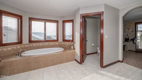 4909 Cornice Dr, Bismarck, ND 58503 photo 36