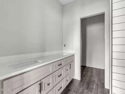 Bath - 3202 E Divide Ave, Bismarck, ND 58501 photo 2 of 5
