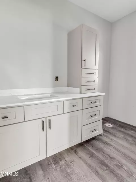 Bath - 3202 E Divide Ave, Bismarck, ND 58501 photo 4 of 5