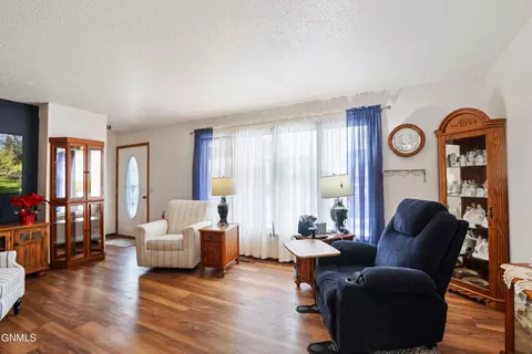 812 24th St E, Williston, ND 58801 photo 7