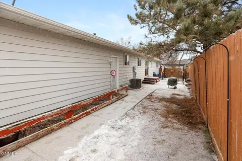 812 24th St E, Williston, ND 58801 photo 29