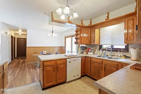 812 24th St E, Williston, ND 58801 photo 11
