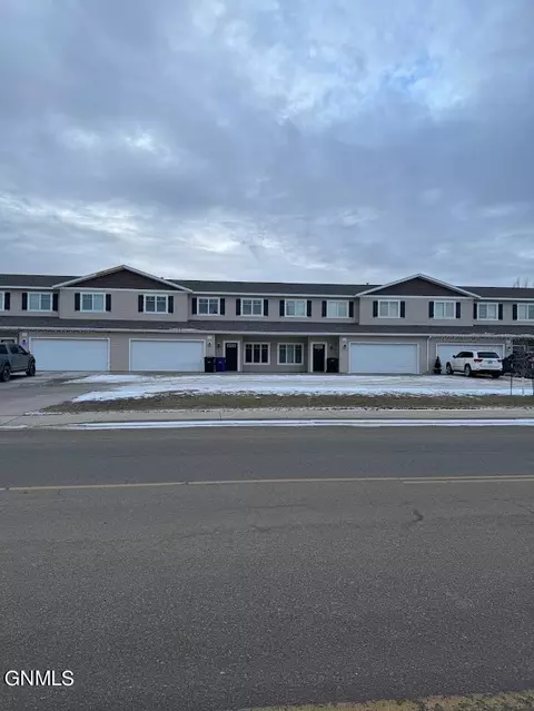 1217 15th St W, Dickinson, ND 58601