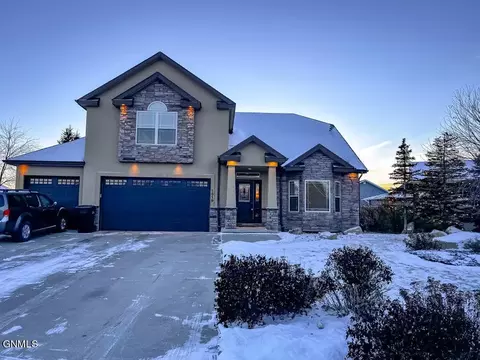 1519 Creekside Dr, Williston, ND 58801 photo 2