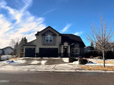 1519 Creekside Dr, Williston, ND 58801