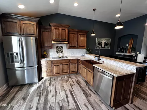 1519 Creekside Dr, Williston, ND 58801 photo 25