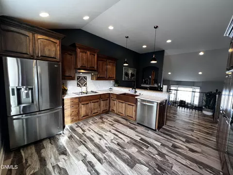 1519 Creekside Dr, Williston, ND 58801 photo 27